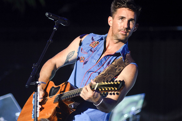 Jake Owen returns to Vero Beach High School.