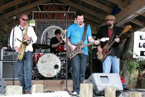 Mike Zito performed at Earl's Hideaway Lounge to help Hurricane Harvey victims.