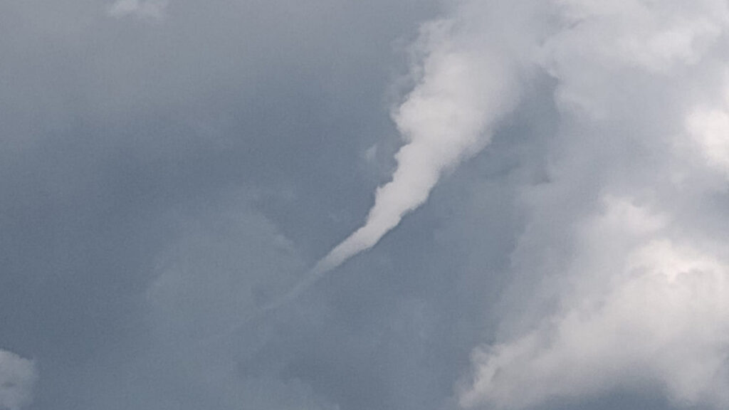 Funnel cloud over Sebastian (Credit: Roman Garcia)