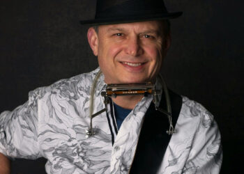 Nigel Mack will perform live at Earl's Hideaway Lounge on Sunday starting at 2 p.m.