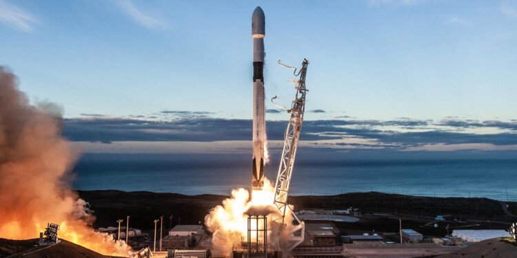 SpaceX Falcon 9 rocket (Credit: SpaceX)